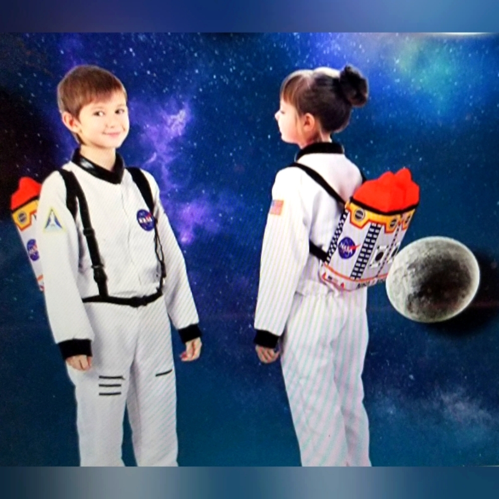 NWT CHILDS SMALL AGES 5 TO 7 ASTRONAUT WITH FINCTIONING PLAY BACKPACK